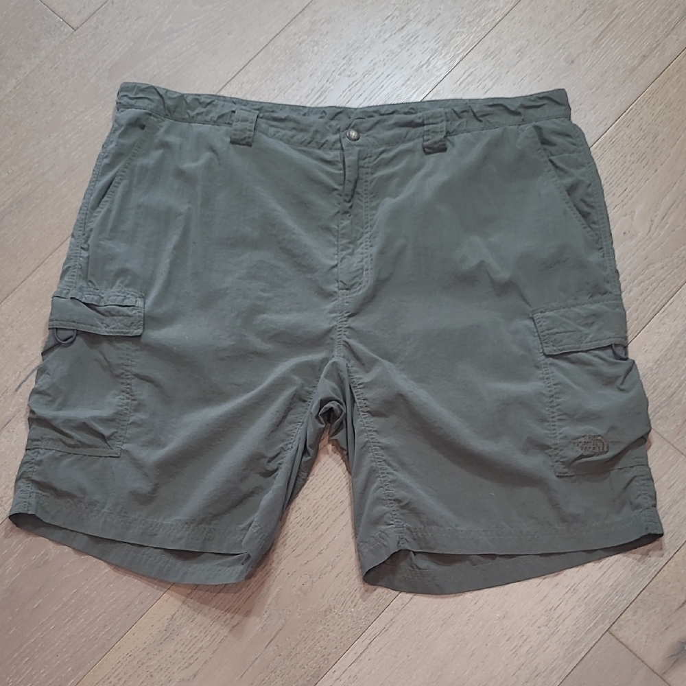 The North Face Cargo Shorts Men's sz XXL Grey Nylon Hiking Shorts